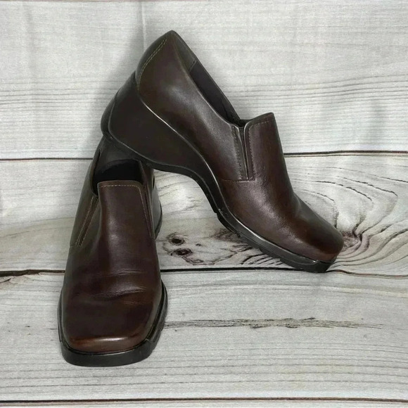 Easy Spirit Women’s Leather Slip On Shoes 7M Brown Wedge Diane’s - Picture 1 of 9